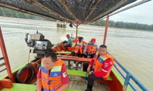 Petugas Cek Kesiapan Objek Wisata Karangjahe Rembang dalam Sambut Libur Lebaran Petugas Cek Kesiapan Objek Wisata Karangjahe Rembang dalam Sambut Libur Lebaran