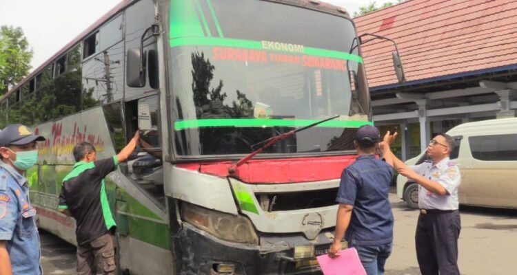 Pastikan Keselamatan Penumpang, Satlantas dan Dishub Rembang Periksa Kelaikan Angkutan Umum /rembangkab Pastikan Keselamatan Penumpang, Satlantas dan Dishub Rembang Periksa Kelaikan Angkutan Umum /rembangkab