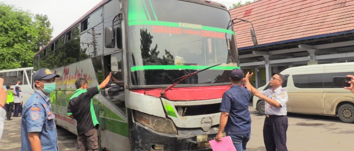 Pastikan Keselamatan Penumpang, Satlantas dan Dishub Rembang Periksa Kelaikan Angkutan Umum /rembangkab Pastikan Keselamatan Penumpang, Satlantas dan Dishub Rembang Periksa Kelaikan Angkutan Umum /rembangkab