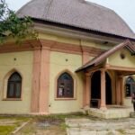 Bangunan gereja bersejarah di kawasan Taman Rekreasi Pantai (TRP) Kartini /rembangkab