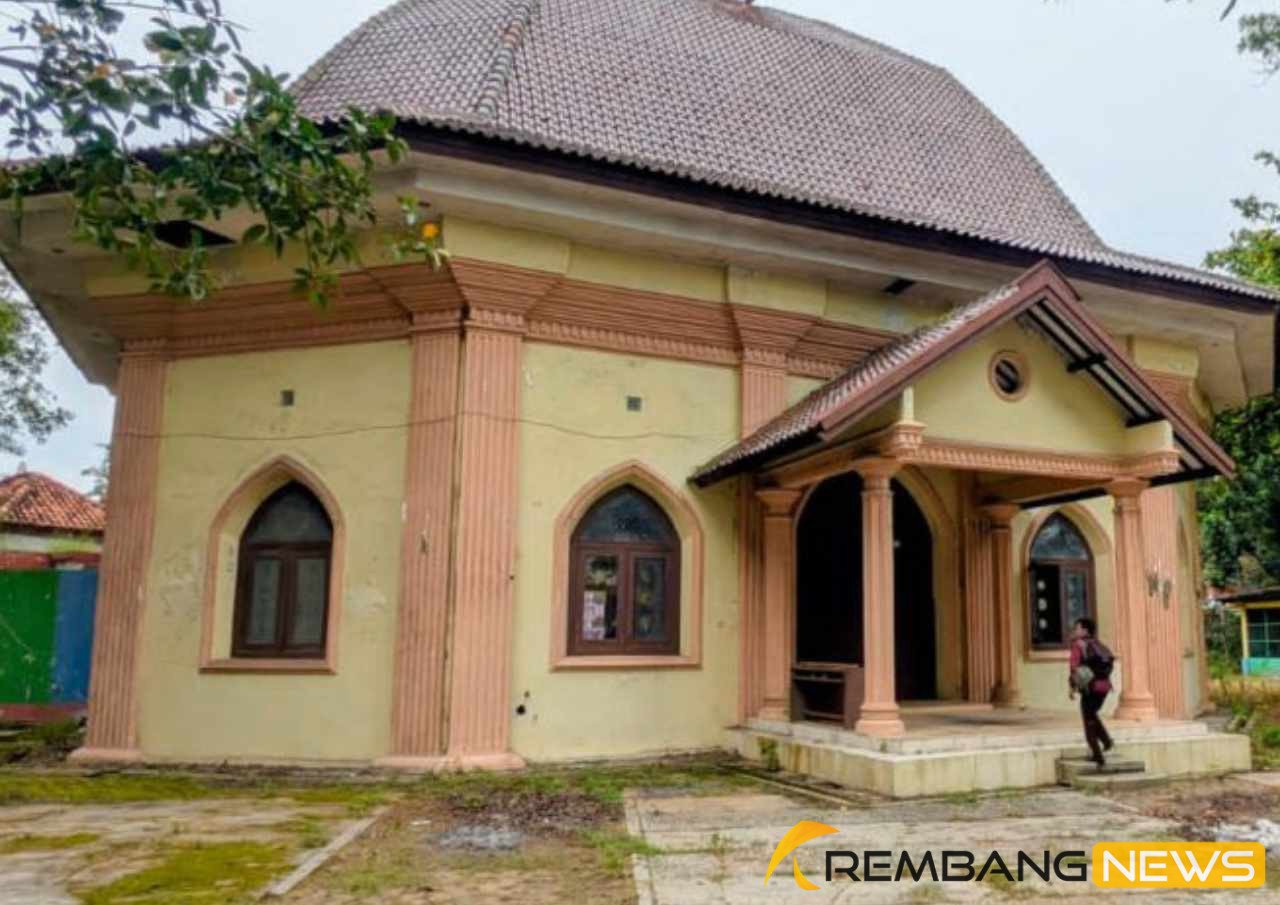 Bangunan gereja bersejarah di kawasan Taman Rekreasi Pantai (TRP) Kartini /rembangkab Bangunan gereja bersejarah di kawasan Taman Rekreasi Pantai (TRP) Kartini /rembangkab