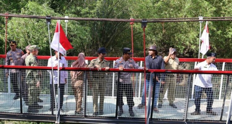 Jembatan Garuda Merah Putih di Kecamatan Sumber Rembang Hubungkan Dua Dusun/rembangkab