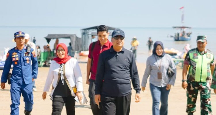 Bupati Rembang Harno telah melakukan peninjauan ke Pantai Karangjahe/rembangkab