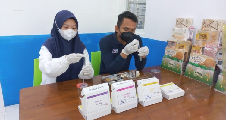 Si Dokkes Polres Rembang Lakukan Food Security di Dapur MBG /rembangkab