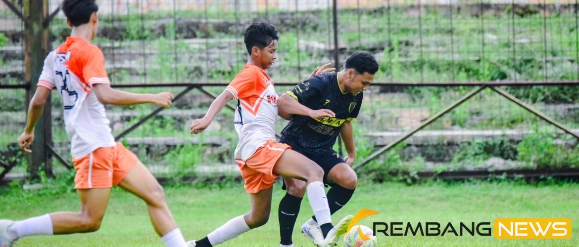 Jelang Popda Jateng, Tim Sepak Bola Rembang Gelar Laga Uji Coba /rembangkab