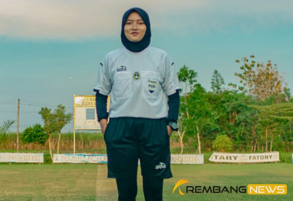 Suci Indriani (22) wasit sepak bola/rembangkab