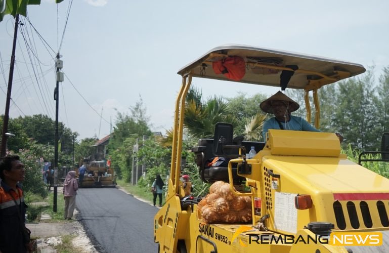 perbaikan jalan di Rembang/rembangkab