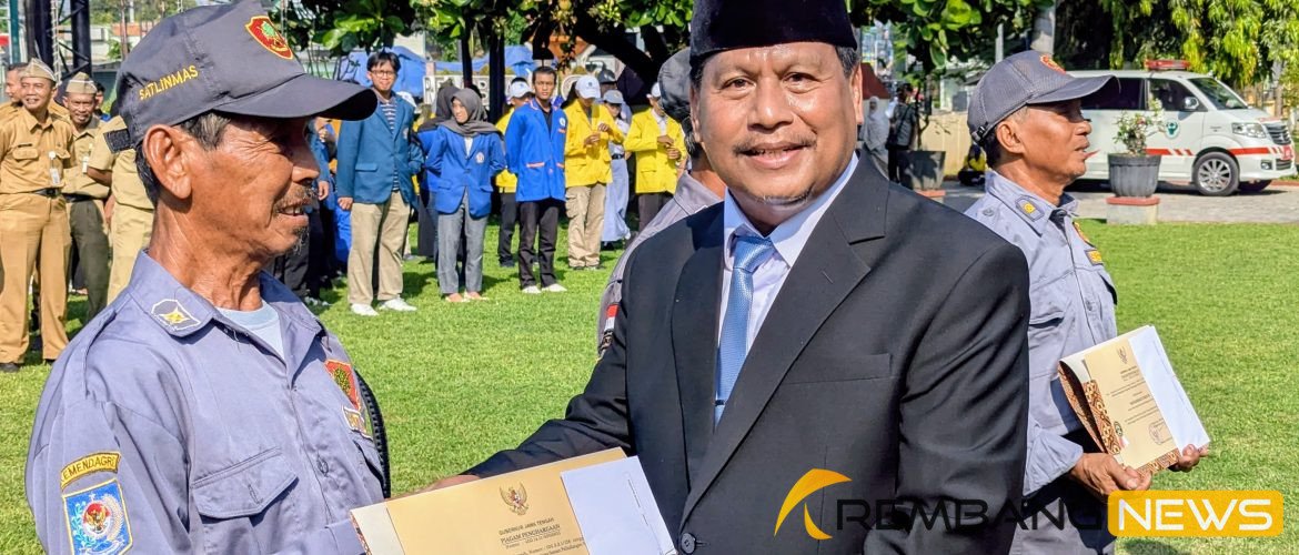 Tiga Anggota Satlinmas Rembang Dapat Penghargaan dari Gubernur Jateng/rembangkab
