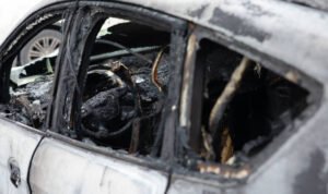 Ilustrasi mobil terbakar/istock