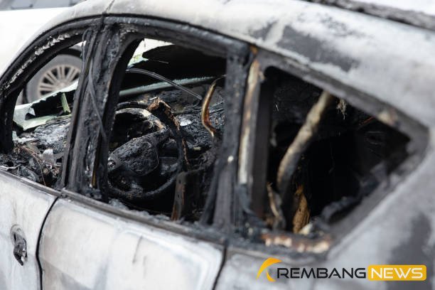 Ilustrasi mobil terbakar/istock