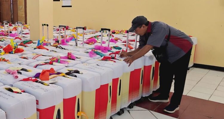 Persiapan Keberangkatan, Pemkab Rembang Fasilitasi Pengumpulan Koper Jemaah Haji /rembangkab