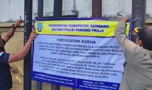 Tiang dan Kabel Internet di Rembang Semrawut, Pemkab Turun Tangan/rembangkab