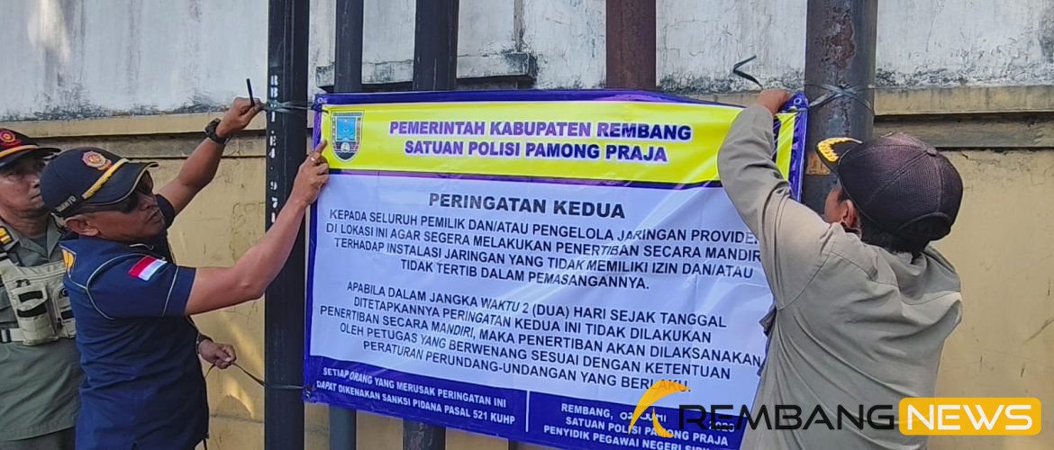 Tiang dan Kabel Internet di Rembang Semrawut, Pemkab Turun Tangan/rembangkab
