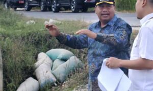 Bupati Rembang, Harno bersama Dinas Pekerjaan Umum dan Penataan Ruang (DPUTaru) Kabupaten Rembang melakukan peninjauan lokasi /rembangkab Bupati Rembang, Harno bersama Dinas Pekerjaan Umum dan Penataan Ruang (DPUTaru) Kabupaten Rembang melakukan peninjauan lokasi /rembangkab