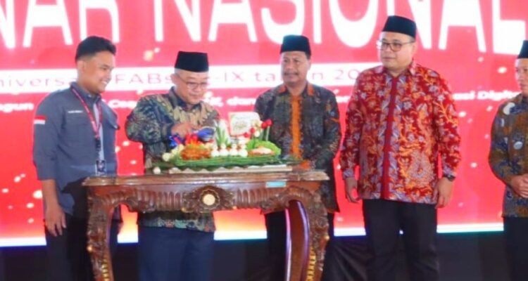 Mendikdasmen Apresiasi Program Satu Desa Satu Sarjana di Rembang /rembangkab Mendikdasmen Apresiasi Program Satu Desa Satu Sarjana di Rembang /rembangkab