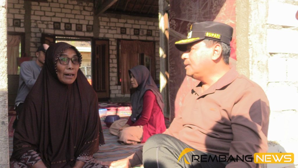 Korban Kebakaran di Rembang Terima Bantuan /rembangkab Korban Kebakaran di Rembang Terima Bantuan /rembangkab