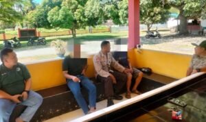 Pria di Sulteng Halangi Ambulans yang Hendak Jemput Pasien, Ternyata Kondisi Mabuk/tribatranews Pria di Sulteng Halangi Ambulans yang Hendak Jemput Pasien, Ternyata Kondisi Mabuk/tribatranews