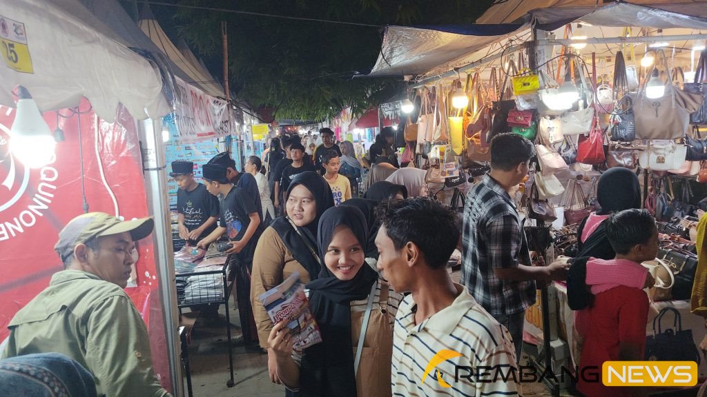Wahana Dinosaurus Hadir di Gedung Balai Kartini Rembang/rembangkab Wahana Dinosaurus Hadir di Gedung Balai Kartini Rembang/rembangkab
