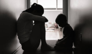 Ilustrasi perempuan dan anak/istock