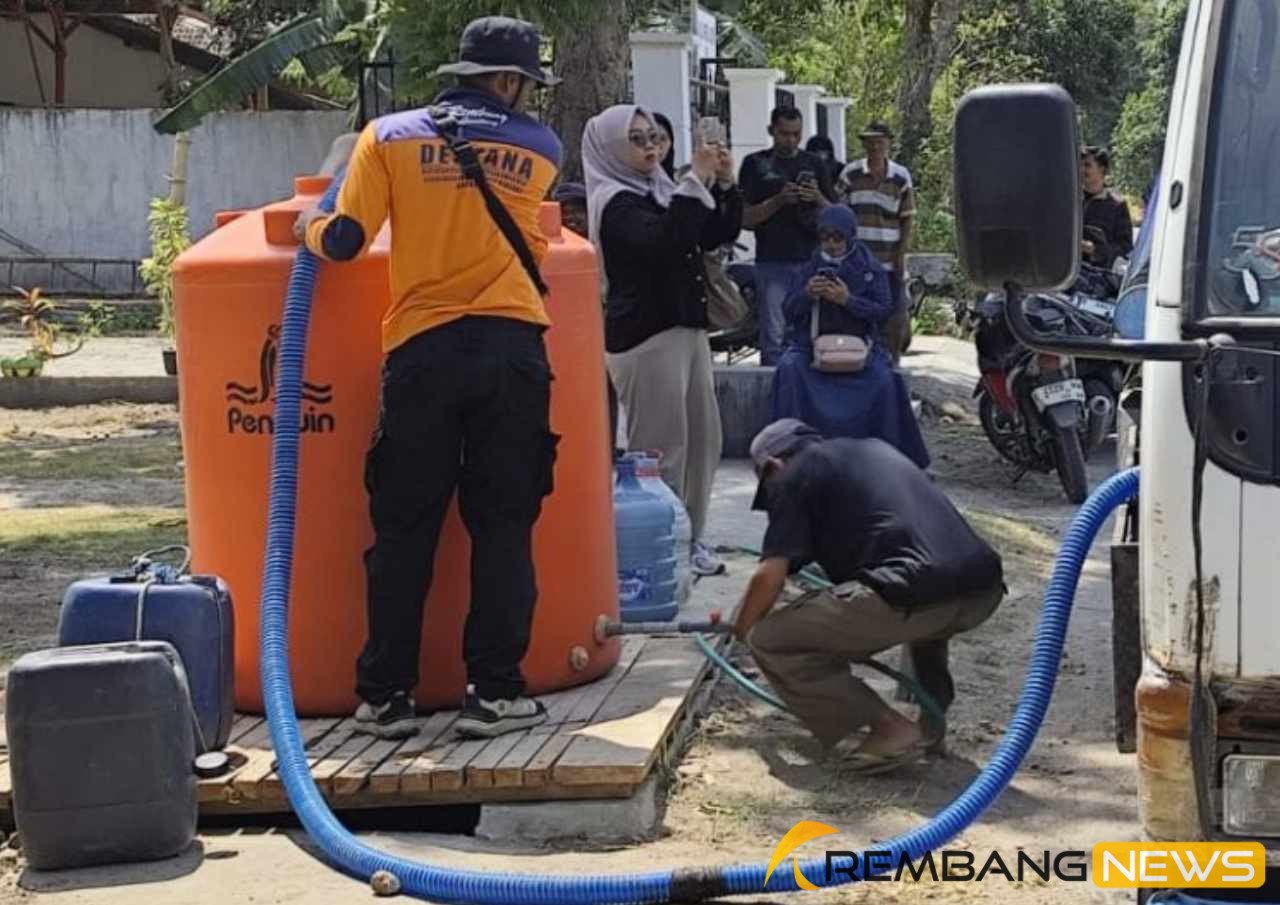 Musim Kemarau, 13 Desa di Rembang Terima Dropping Air Bersih/rembangkab Musim Kemarau, 13 Desa di Rembang Terima Dropping Air Bersih/rembangkab