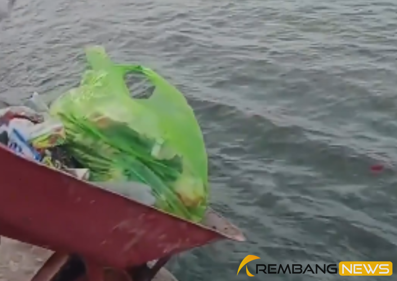Viral Warga Buru Maluku Buang Sampah ke Laut dan Sebut Sebagai Tradisi/tangkap layar Viral Warga Buru Maluku Buang Sampah ke Laut dan Sebut Sebagai Tradisi/tangkap layar