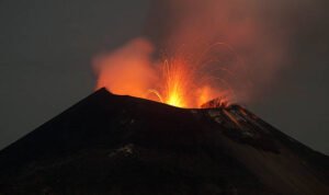 Gunung Anak Krakatau/istock Gunung Anak Krakatau/istock