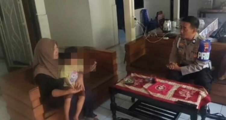 Warga Temukan Balita 2,5 Tahun Sendirian di Indomaret Kabupaten Semarang/polres semarang