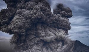 ilustrasi gunung erupsi/unsplash ilustrasi gunung erupsi/unsplash