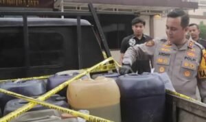 Dugaan Penimbunan Solar dan Pertalite di Blitar, Polisi Temukan Ribuan Liter BBM/humas polri Dugaan Penimbunan Solar dan Pertalite di Blitar, Polisi Temukan Ribuan Liter BBM/humas polri